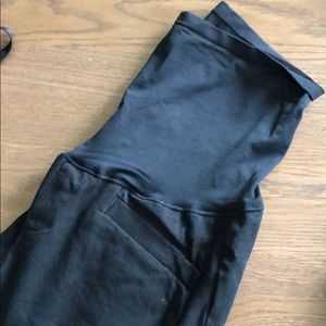 Gap Maternity straight leg crops